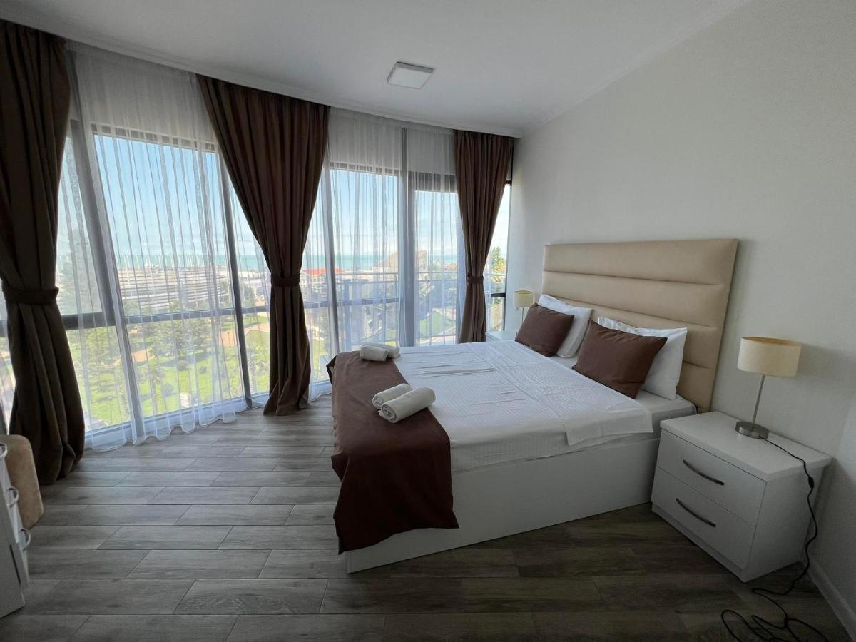 Holiday Lux Tower Batumi Eksteriør billede