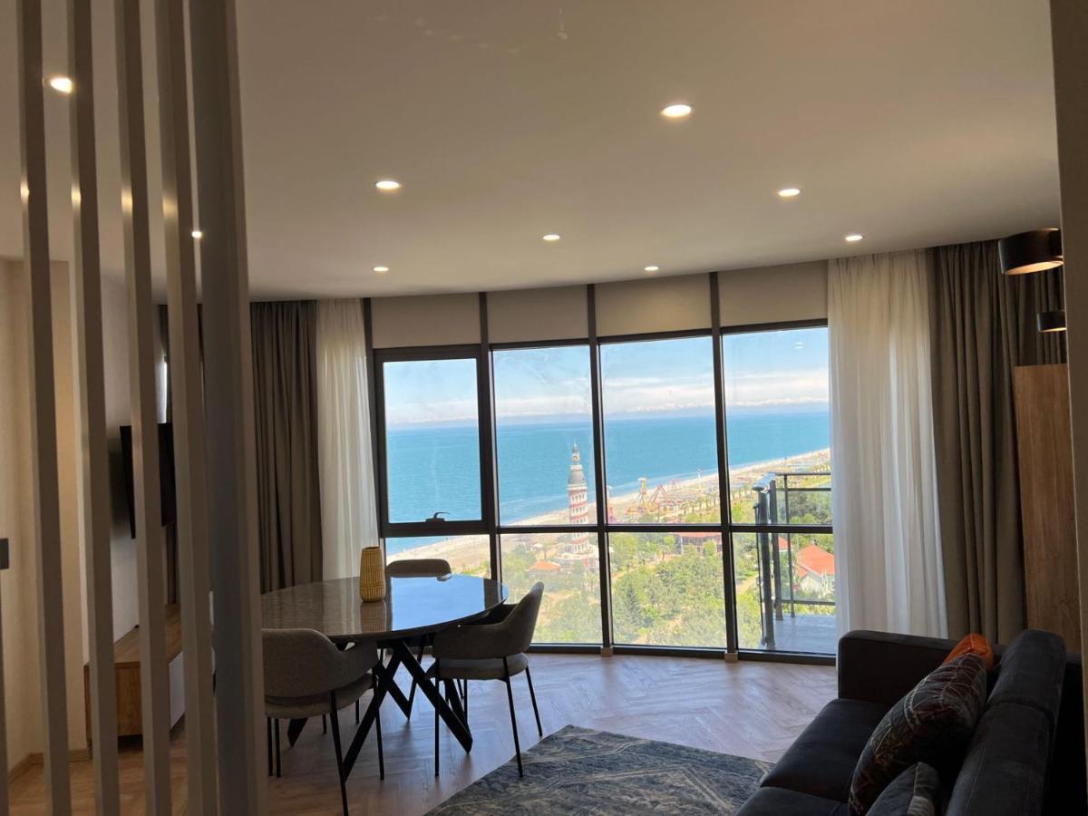 Holiday Lux Tower Batumi Eksteriør billede