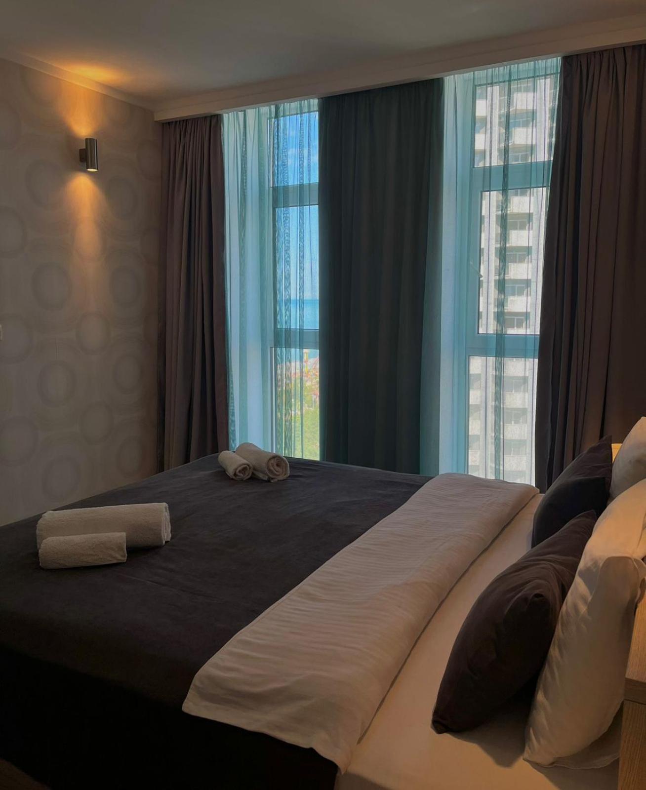 Holiday Lux Tower Batumi Eksteriør billede