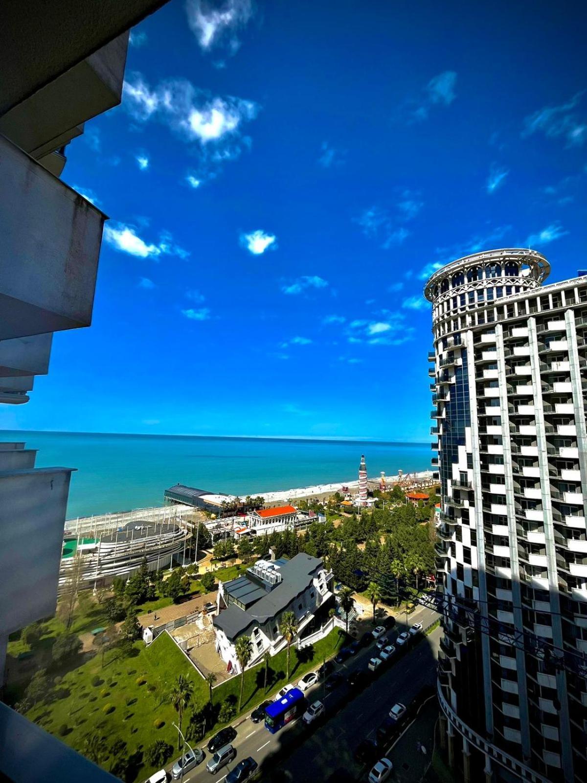 Holiday Lux Tower Batumi Eksteriør billede