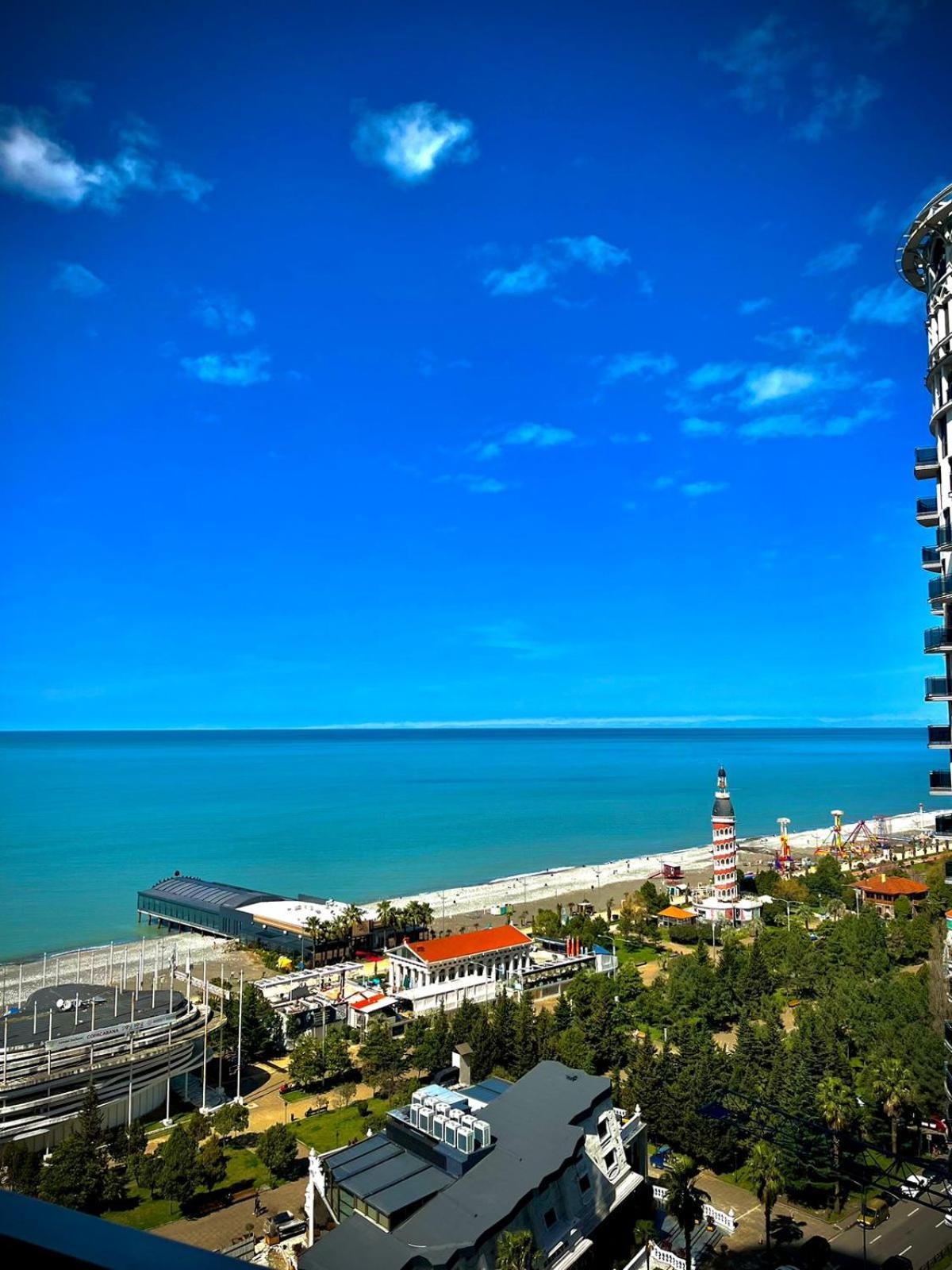 Holiday Lux Tower Batumi Eksteriør billede