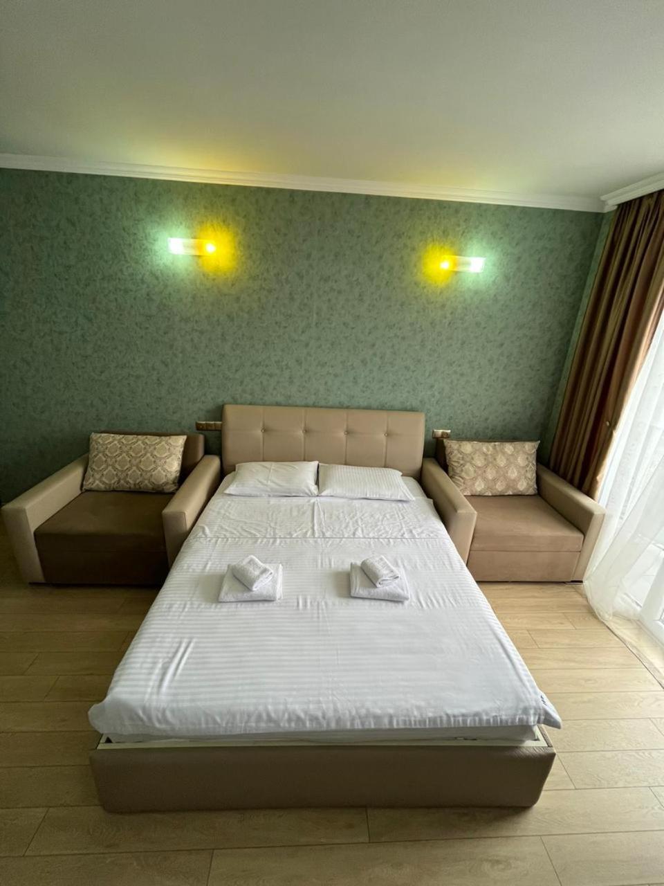 Holiday Lux Tower Batumi Eksteriør billede