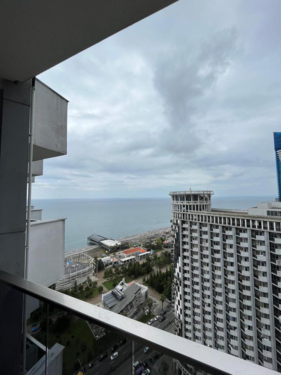 Holiday Lux Tower Batumi Eksteriør billede