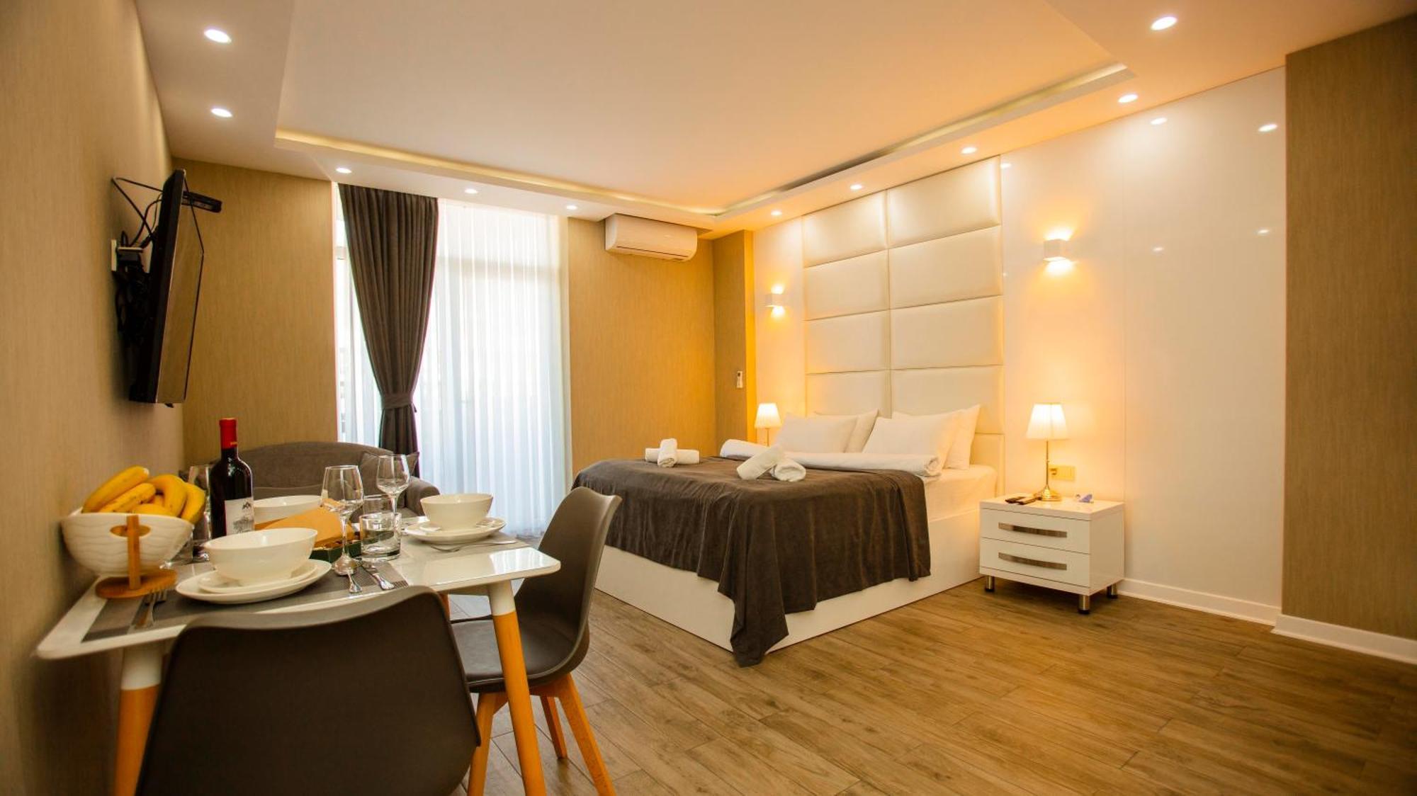 Holiday Lux Tower Batumi Eksteriør billede
