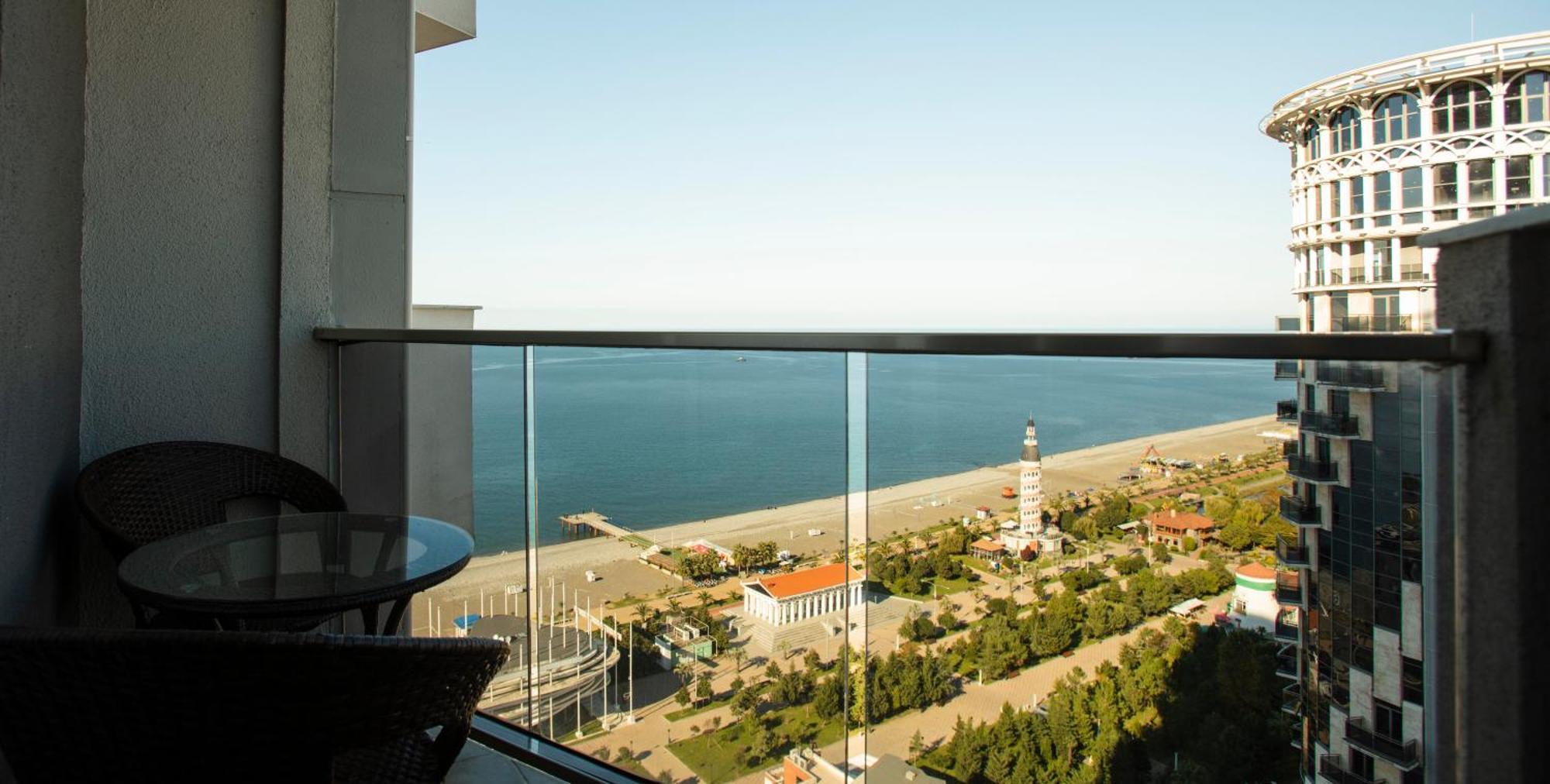 Holiday Lux Tower Batumi Eksteriør billede
