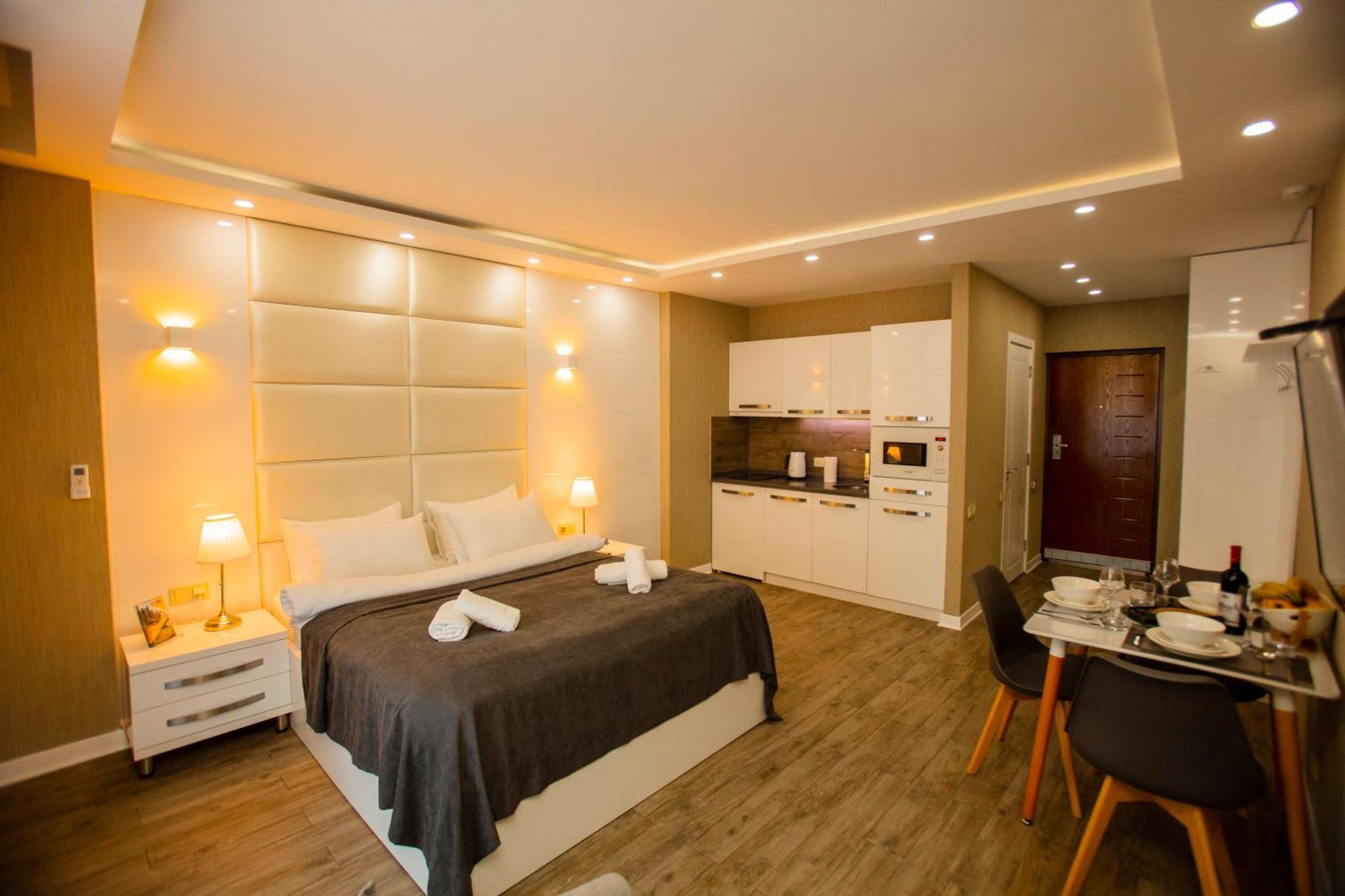 Holiday Lux Tower Batumi Eksteriør billede