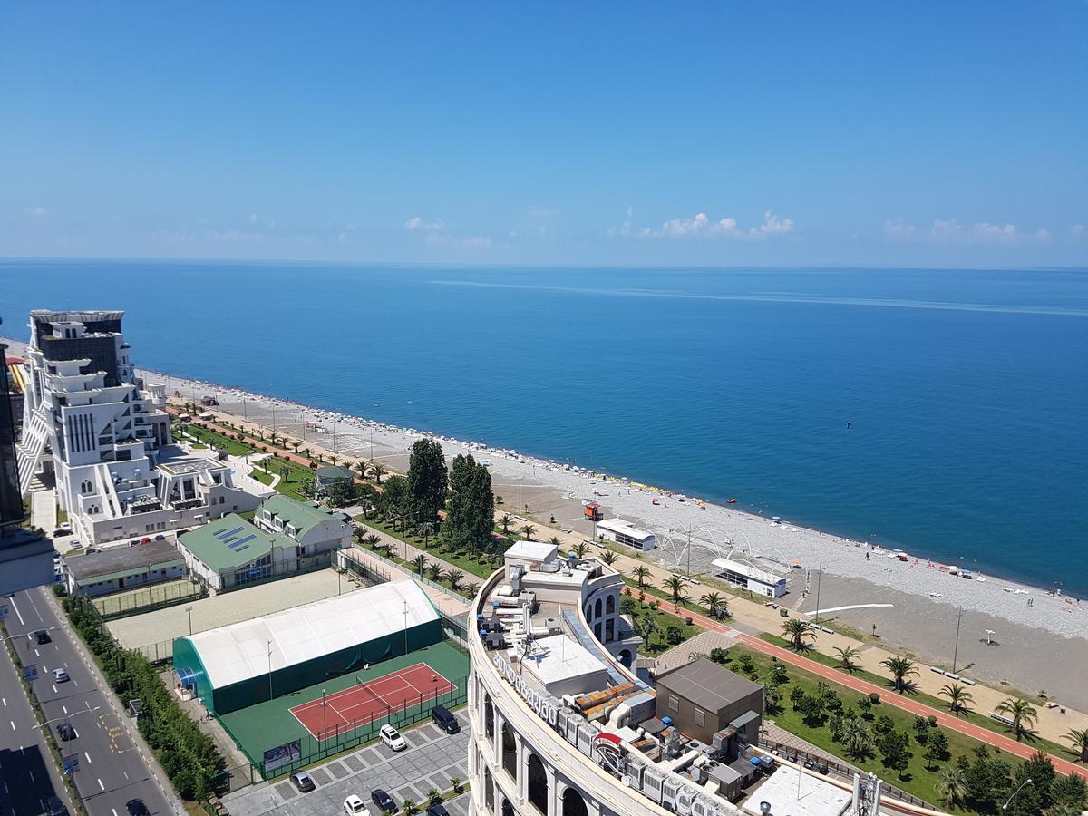 Holiday Lux Tower Batumi Eksteriør billede